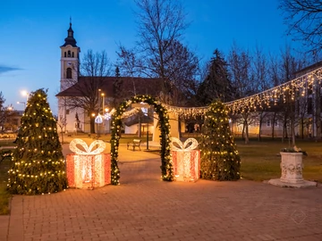 Fényjégcsap 4,5m x 0,57m - 180 melegfehér statikus LED - IP66 - 10W - fehér kábel
