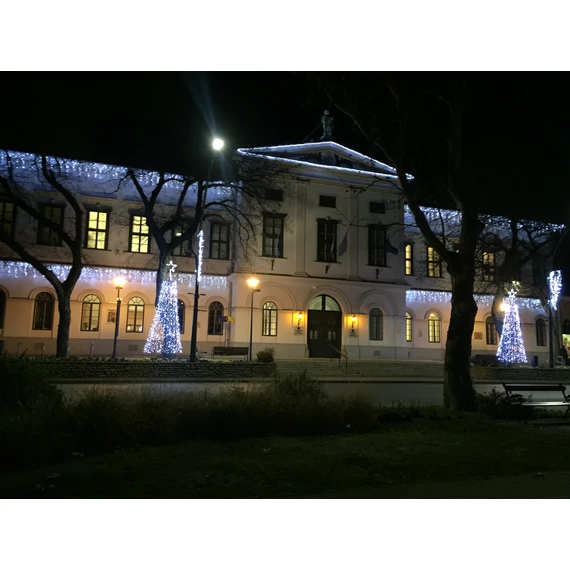 Fényjégcsap FLASH LED - 4,5m x 1m - 180 hidegfehér statikus + 60 hidegfehér flash LED - 10W - IP66 - fehér kábel