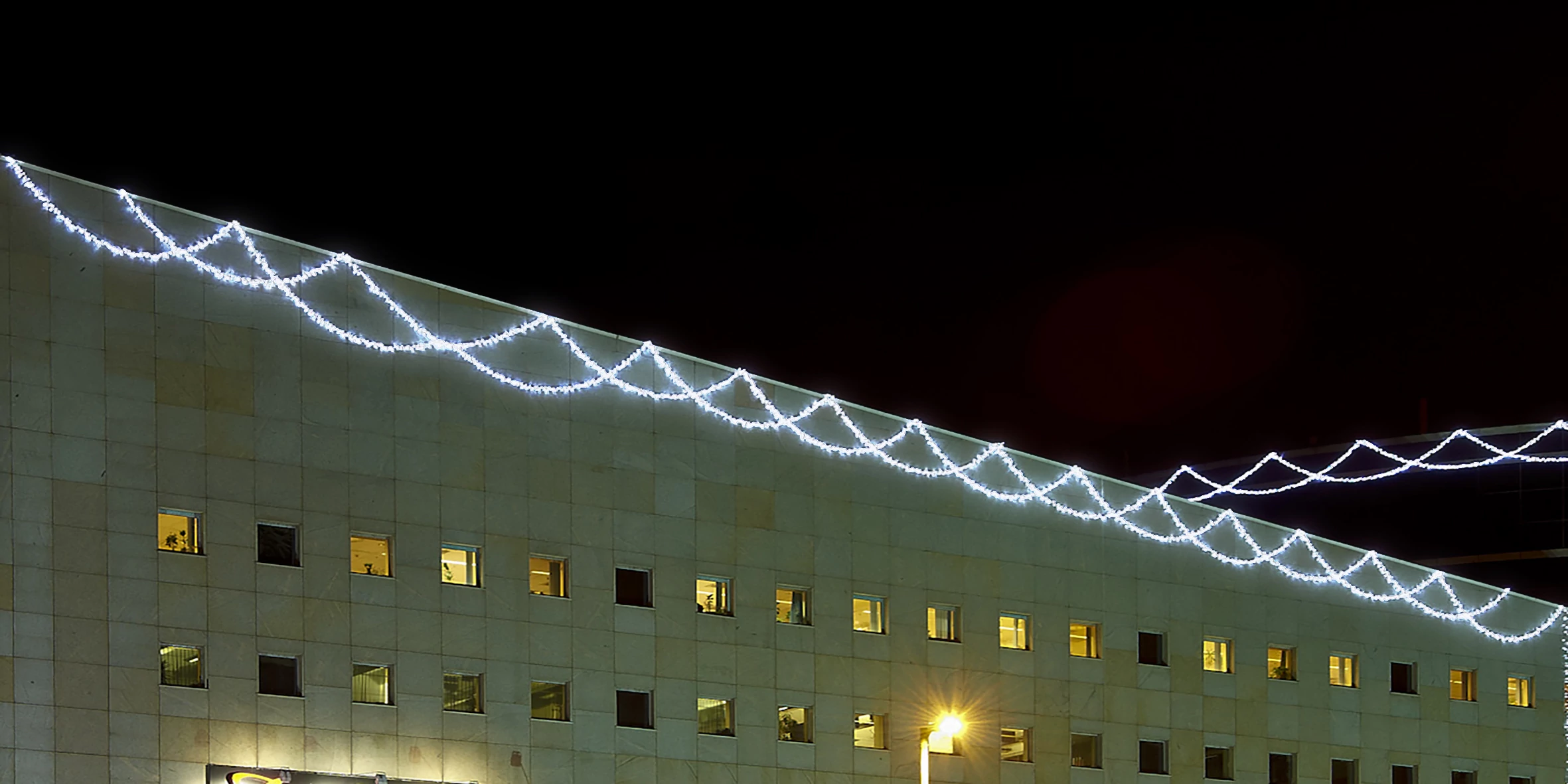 Fonott LED Fényfüzér - 7,50 méteres - 240 statikus hidegfehér LED - 13W - IP66 - fehér kábel